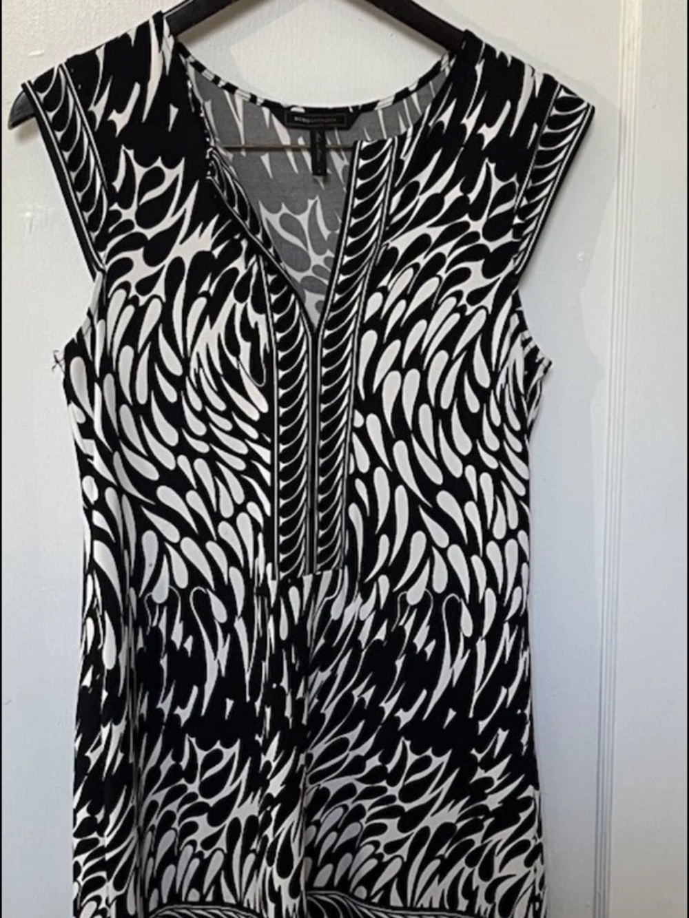 BCBG Maxazaria Black & White Palm V Neck Dress Women’s Small